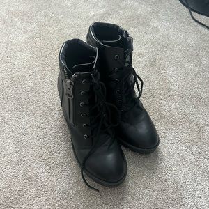Steve Madden boots black